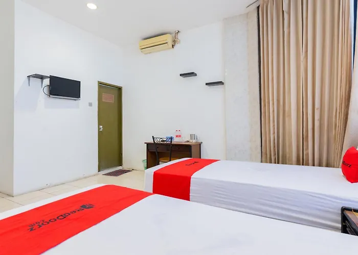 RedDoorz at Sparkling Hotel Surabaya